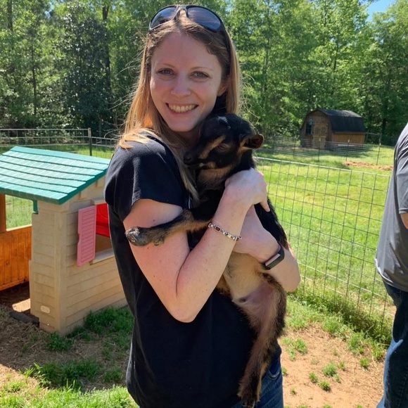 Meet your Posher, Ashley - Picture 2 of 13